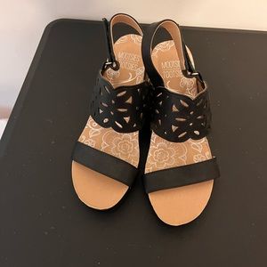 Like new Mootsies Tootsies wedges, 8.5